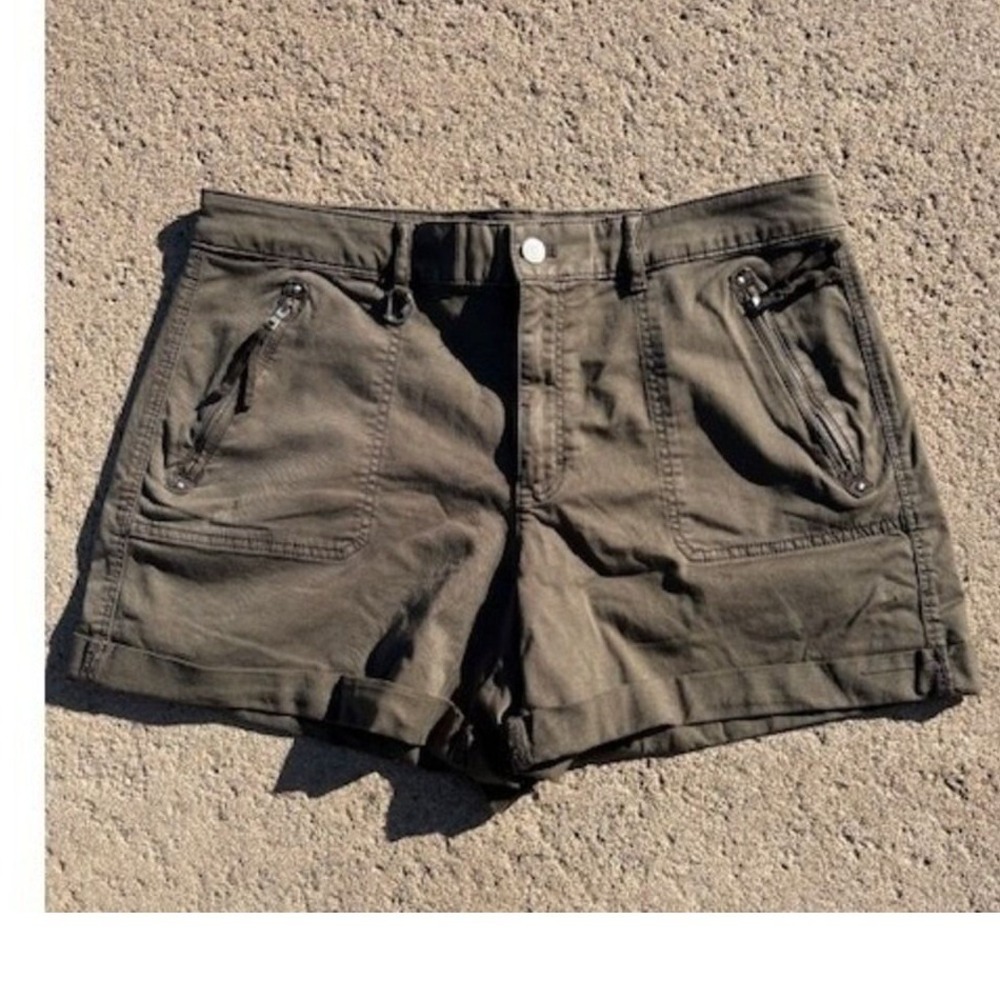 White House Black Market MR Pret A Play Shorts Sergeant Olive Green 14 570318235